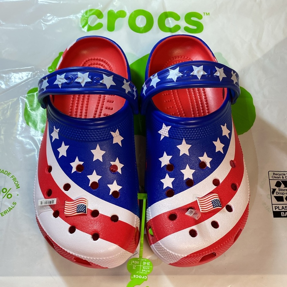 CROCS❤️🤍💙Unisex M7/W9 or M5/W7, Classic American Flag Clog w/2-Flags Jibbitz NWT